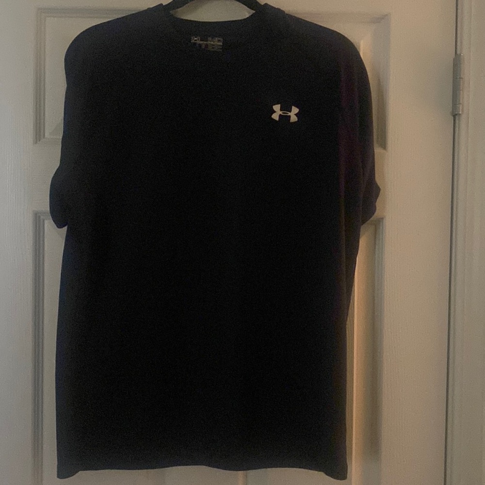 Under armor, Short sleeve T, Md-loose fit, heat gear, workout shirt